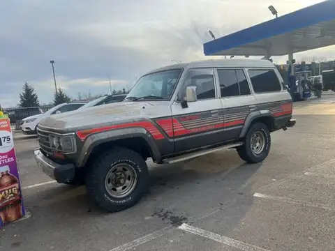 That vintage Land Cruiser look never gets old.